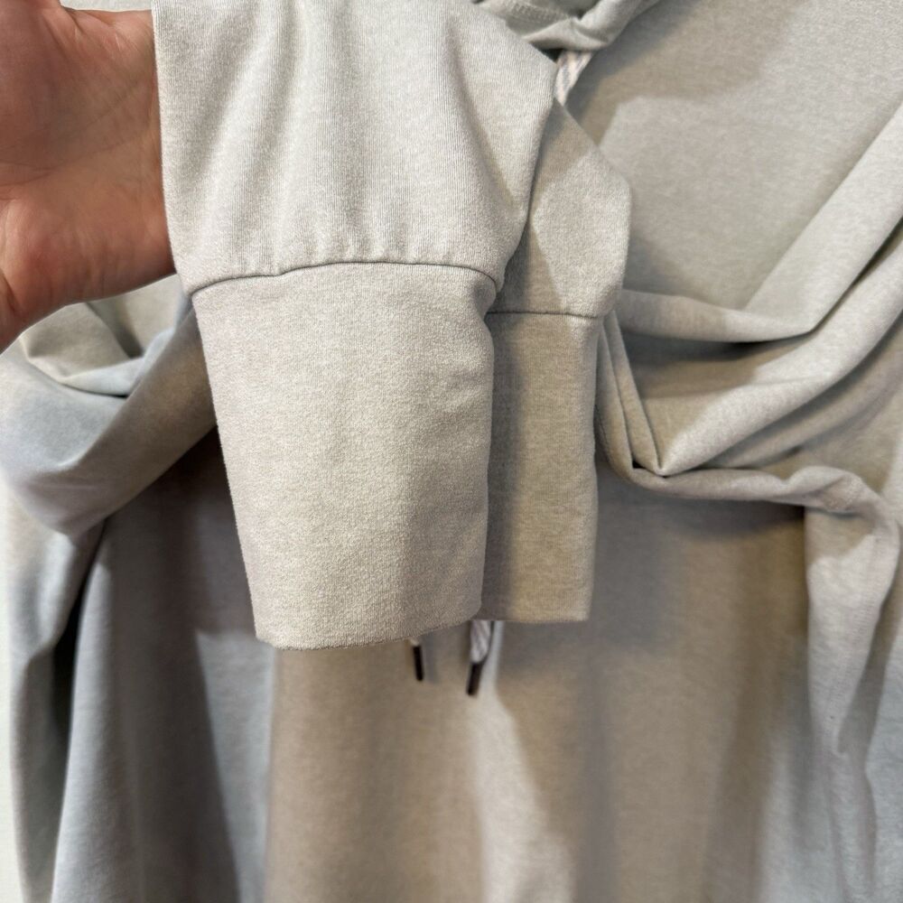 Vuori Halo Essential Hoodie Womens Light Heather Gray M Lightweight Pullover - Picture 7 of 9